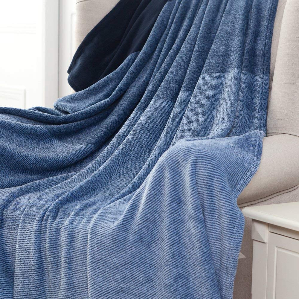 Bedsure Flannel Fleece Luxury Blanket in Gradient Blue (18