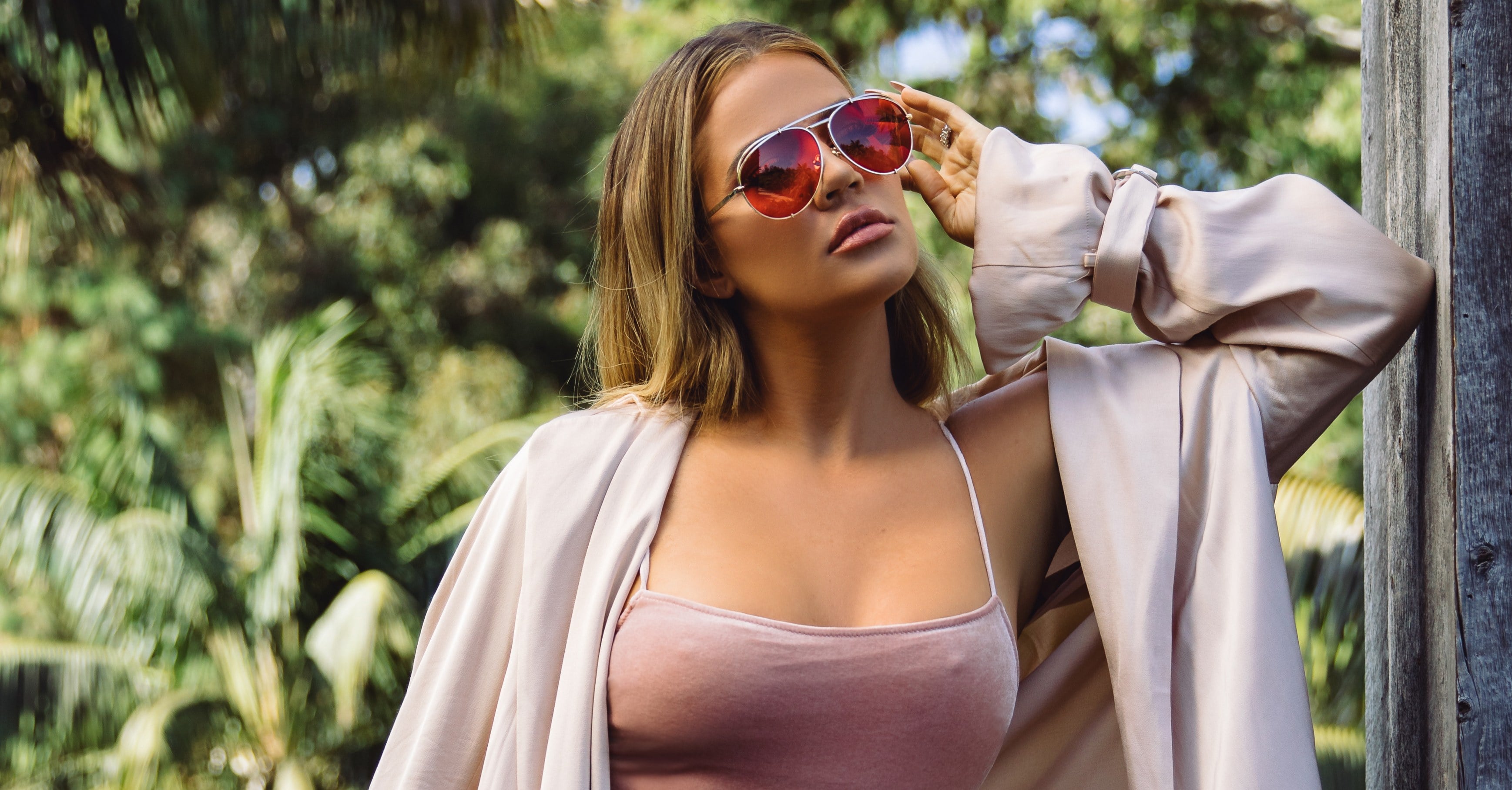 Khloe kardashian store black aviator sunglasses