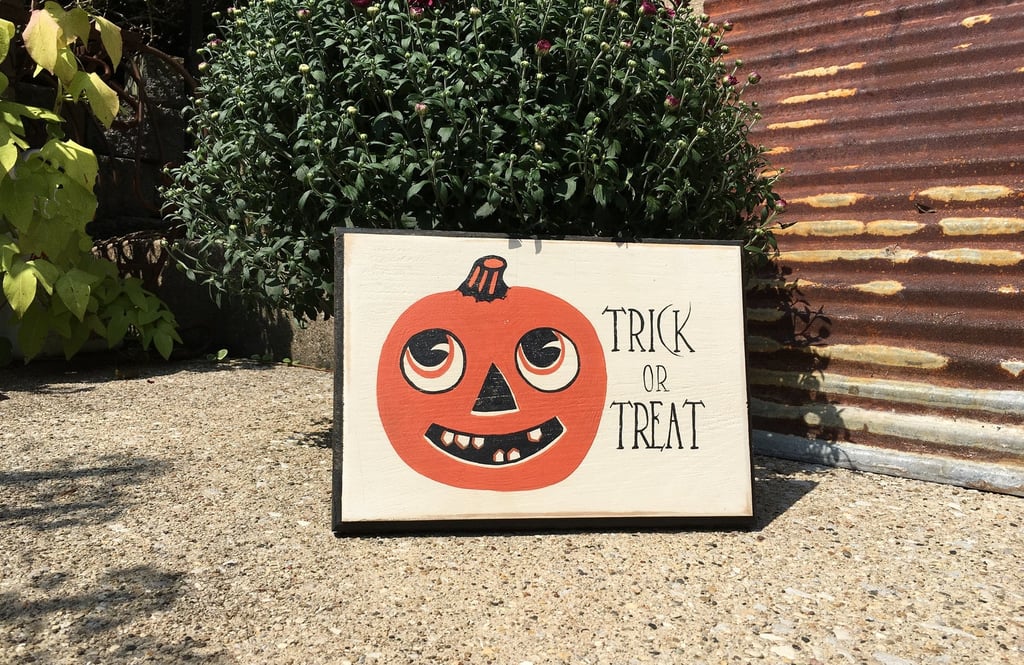 Retro Trick or Treat Sign