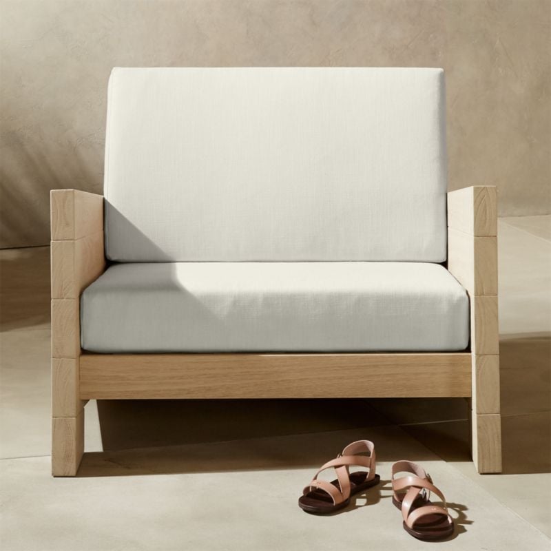 Lunes White Outdoor Lounge Chair