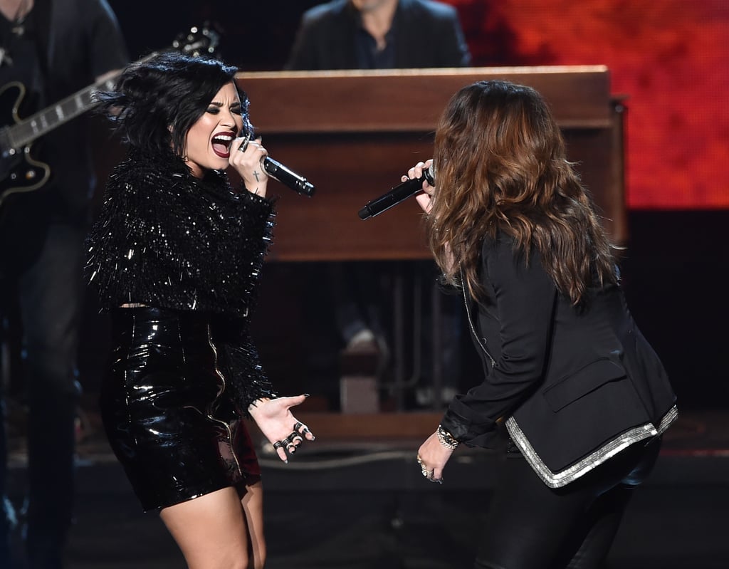 Demi Lovato Performing at the 2015 AMAs Pictures