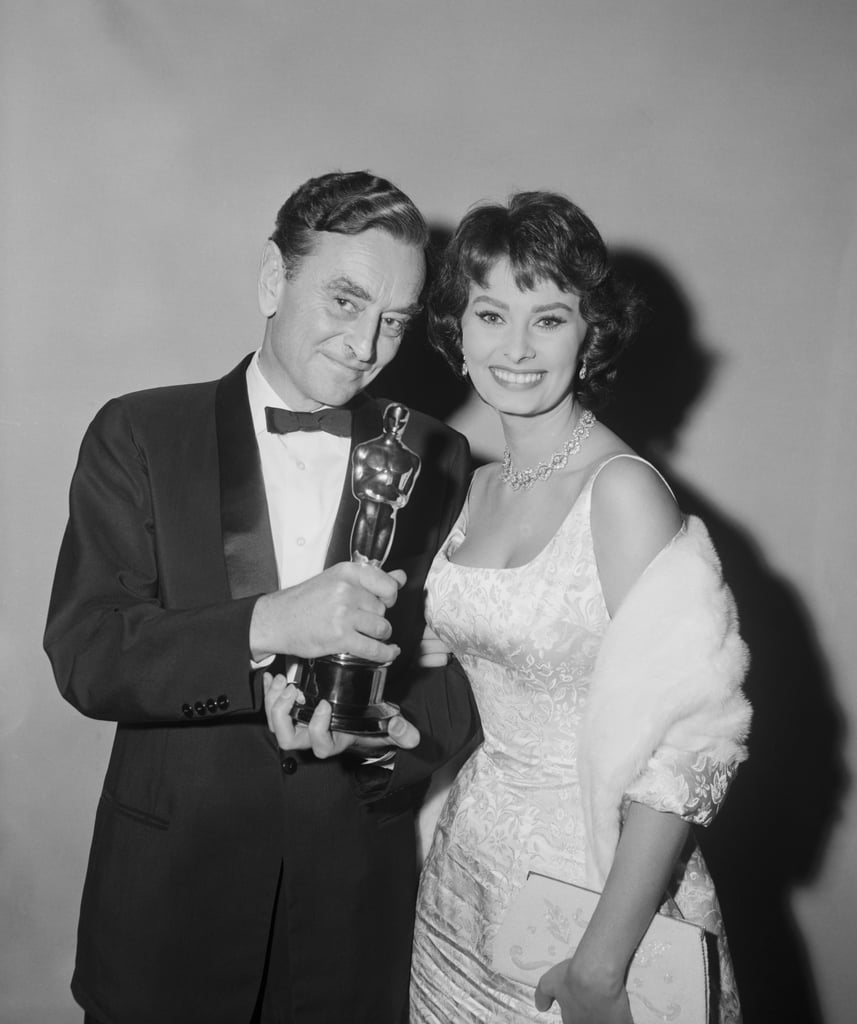 在1958年奥斯卡奖最佳奥斯卡礼服:索菲亚·罗兰
