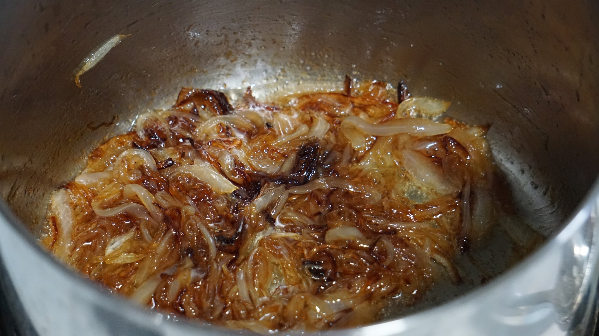 caramelizing onions for french onion pasta recipe