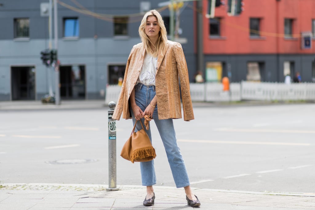 With a tailored jacket and smart flats for every day | Jeans Outfit ...