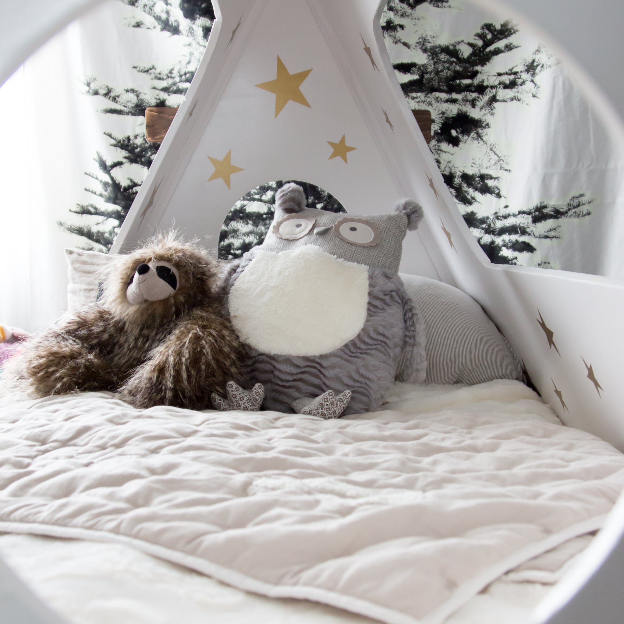 Painted stars, forest-inspired stuffed animals, and indoor foliage | This  DIY Bed Lets Kids Feel Like They're Camping All Year | POPSUGAR Home Photo 3
