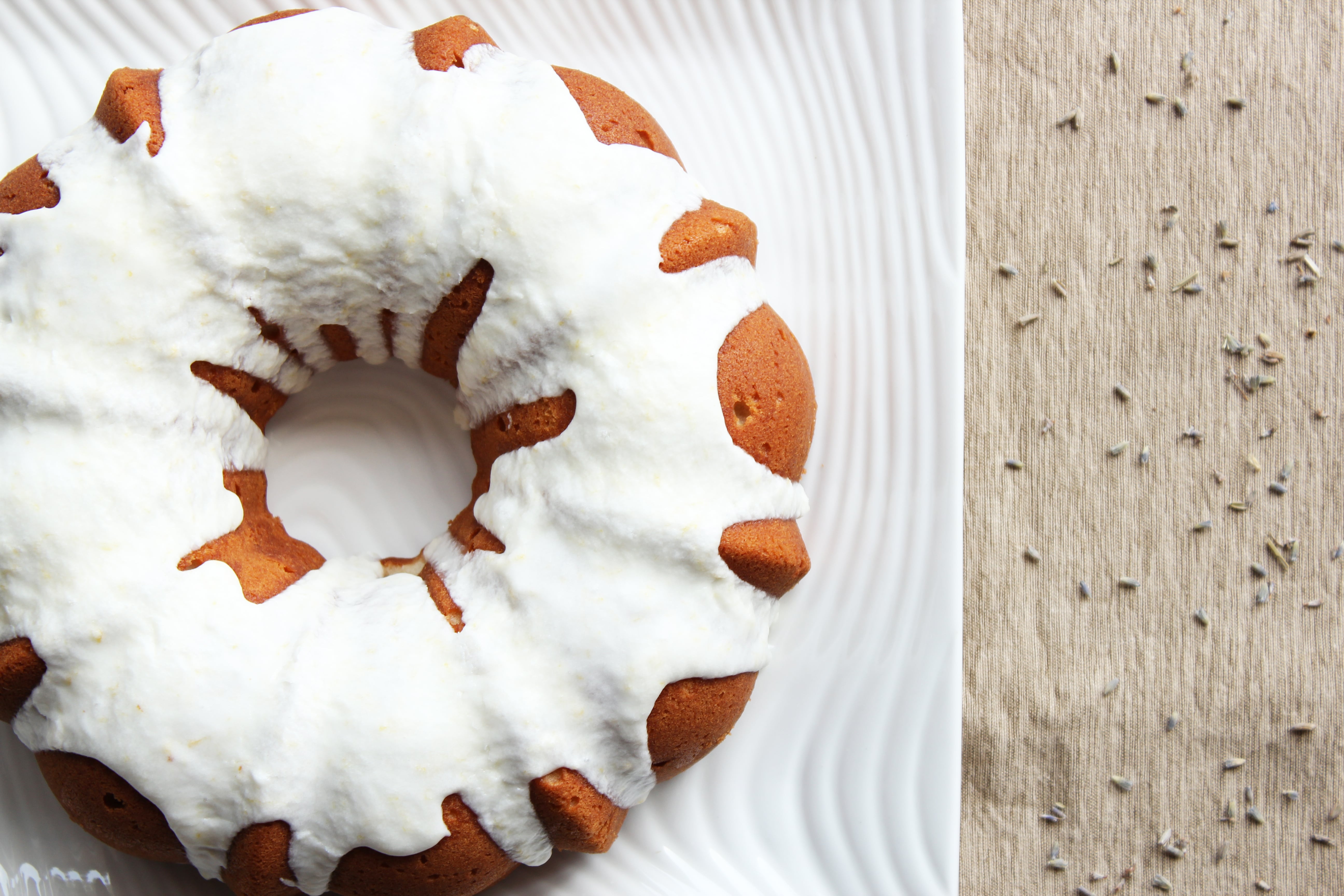 How to Remove a Bundt Cake from the Pan - The Floral Apron