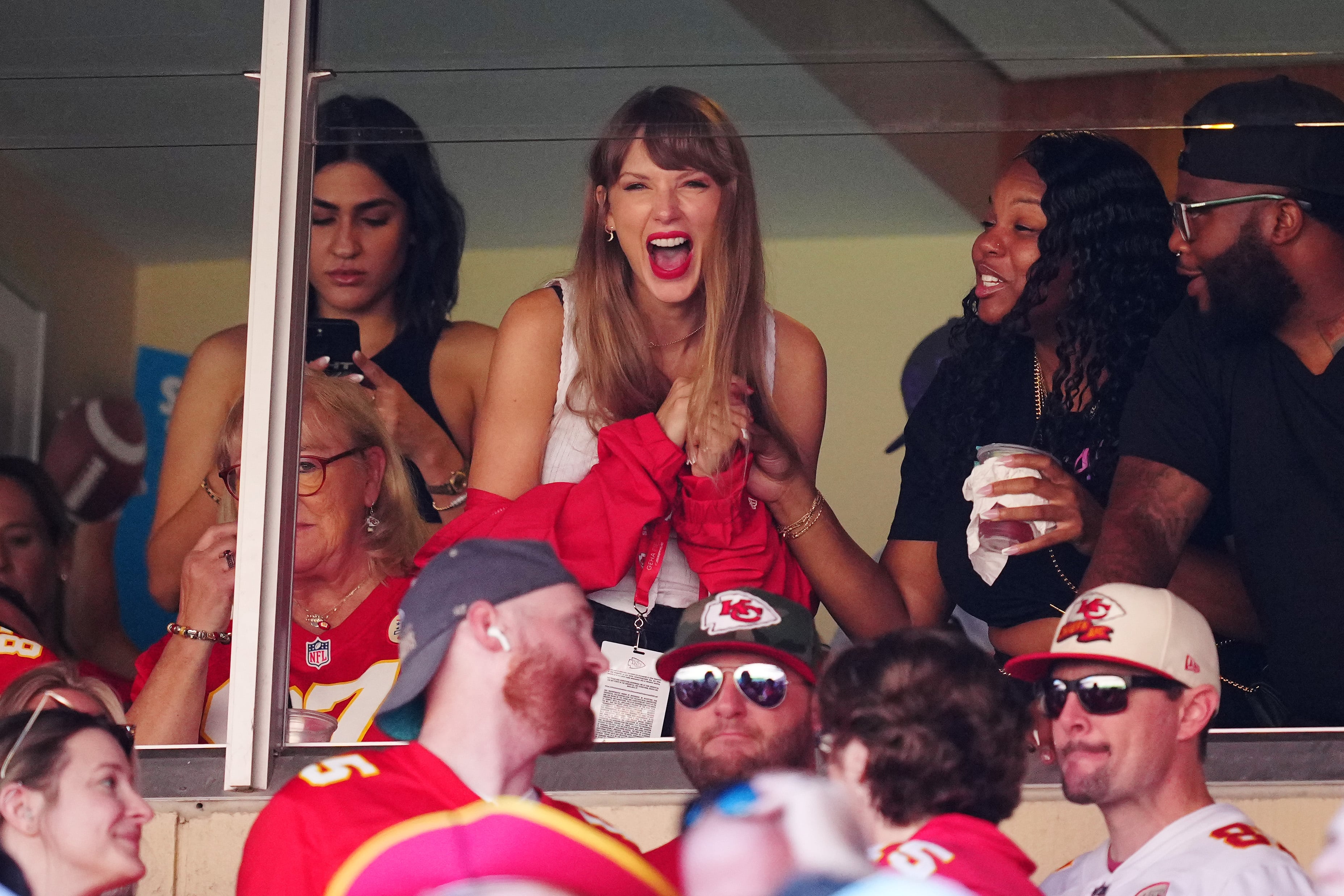 Buy Taylor Swift's Outfit from Chiefs Game: Shopping Links for Shoes, Shirt,  Jacket, & Shorts!, Extended, Shopping, Taylor Swift