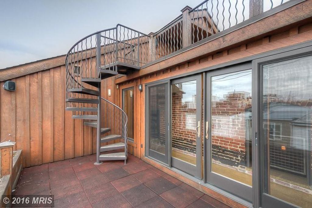 Michael Phelps Sells Baltimore Townhouse