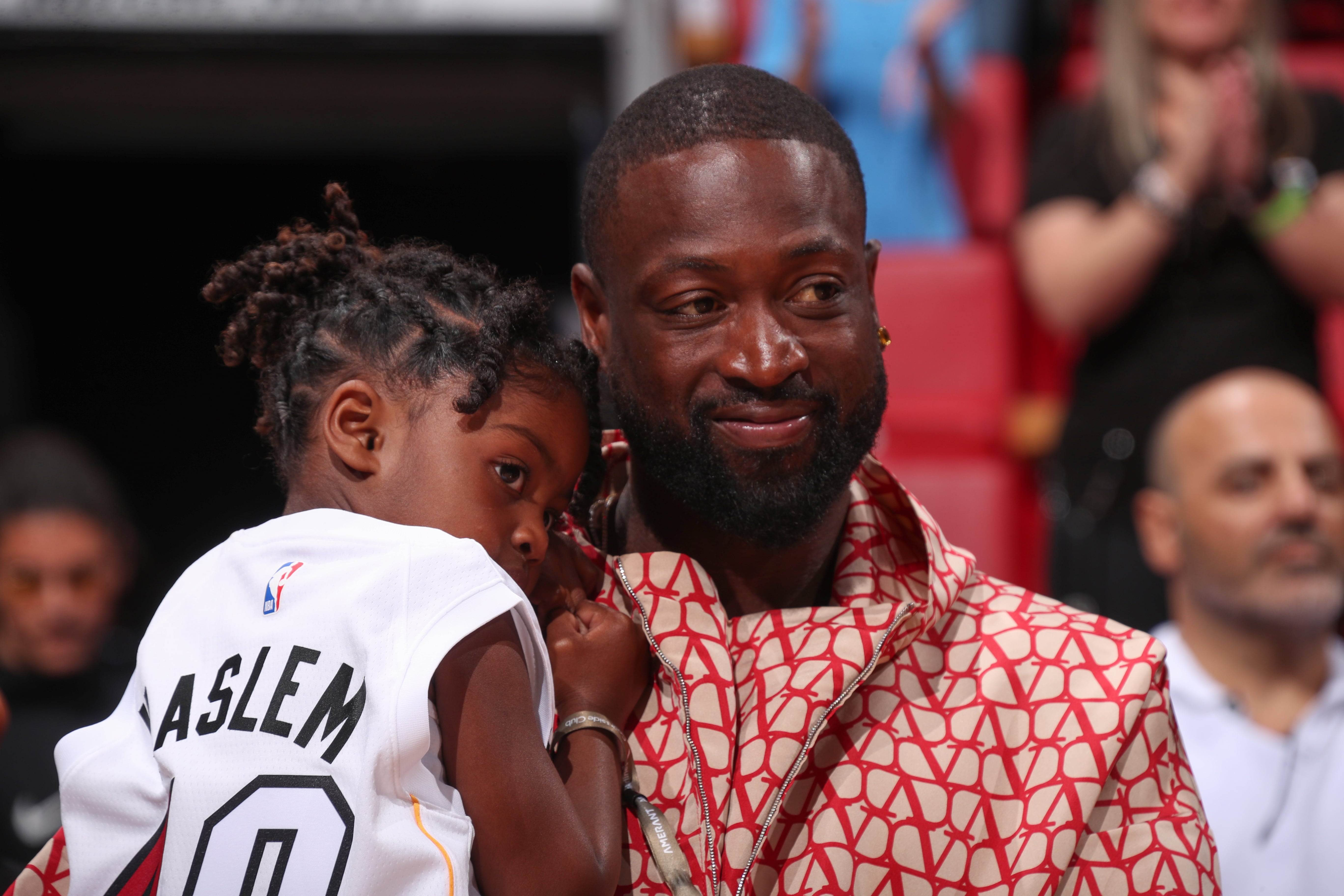 Dwyane Wade Returns To Miami For The First Time! 