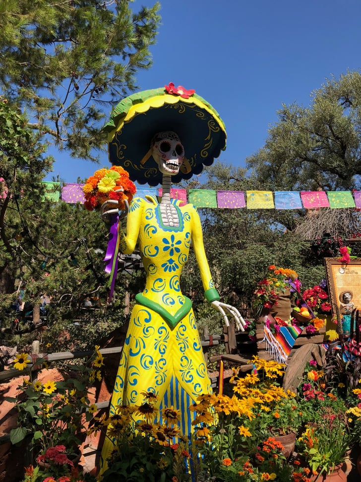 Day of the Dead Activities at Disneyland 2018 POPSUGAR Family Photo 16