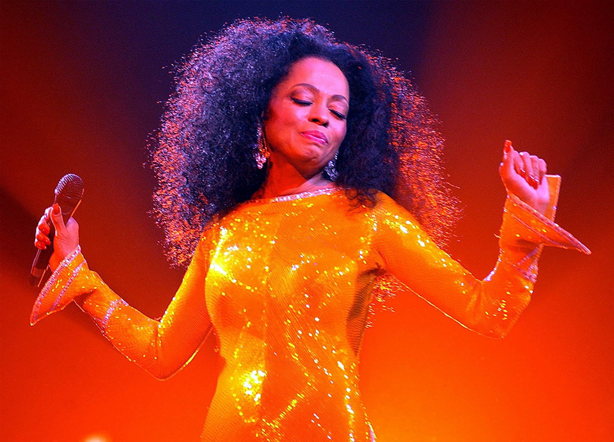 DUBLIN, IRELAND - MARCH 10:  Singer Diana Ross performs at The Point Theatre March 10 2004 in Dublin, Ireland. (Photo by ShowBizIreland/Getty Images)