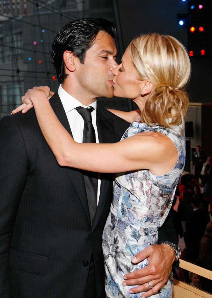 In April 2008, Mark and Kelly kissed for the cameras during the Discovery Upfront event in NYC.