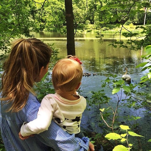 Gisele Bündchen relaxed with her daughter, Vivian, at the lake.
Source: Instagram user giseleofficial