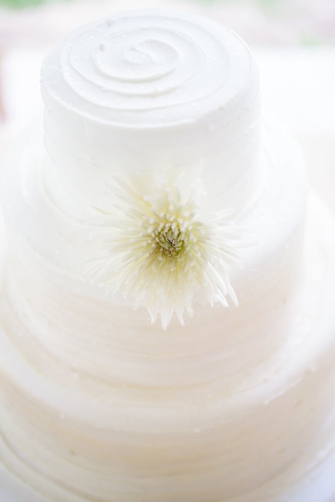 By arranging one large chrysanthemum on a sea of white frosting, this cake reinvents the notion of flower-filled cake.