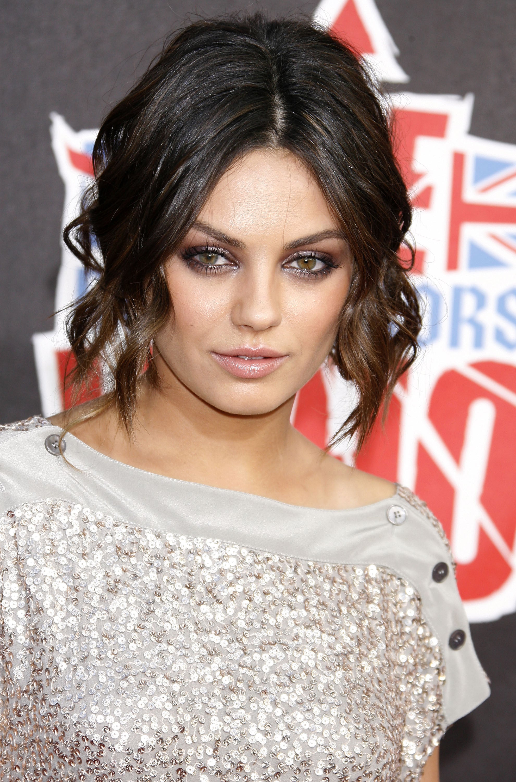 Mila Kunis Purple Smokey Eye