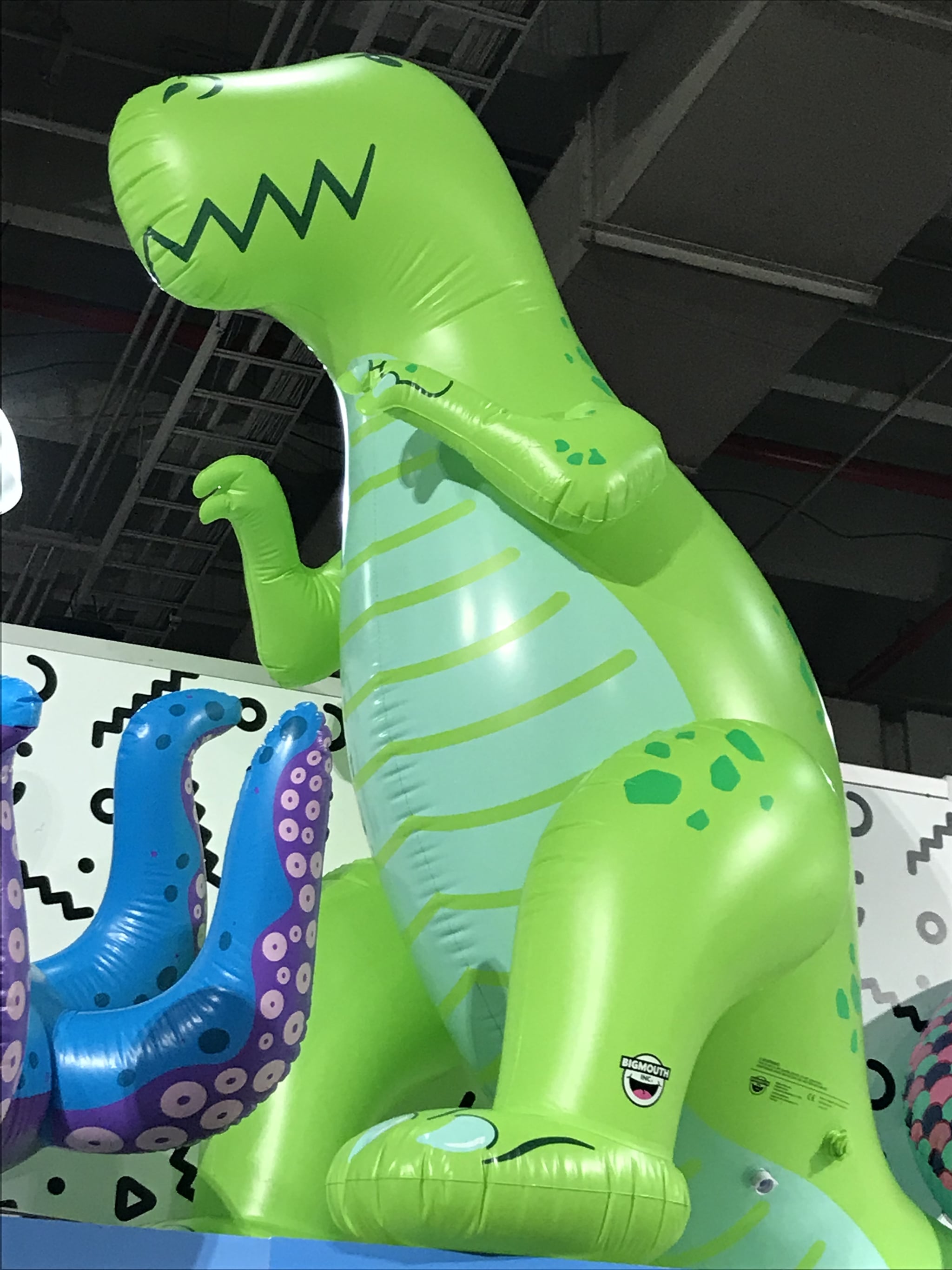 Big mouth sprinkler dinosaur discount