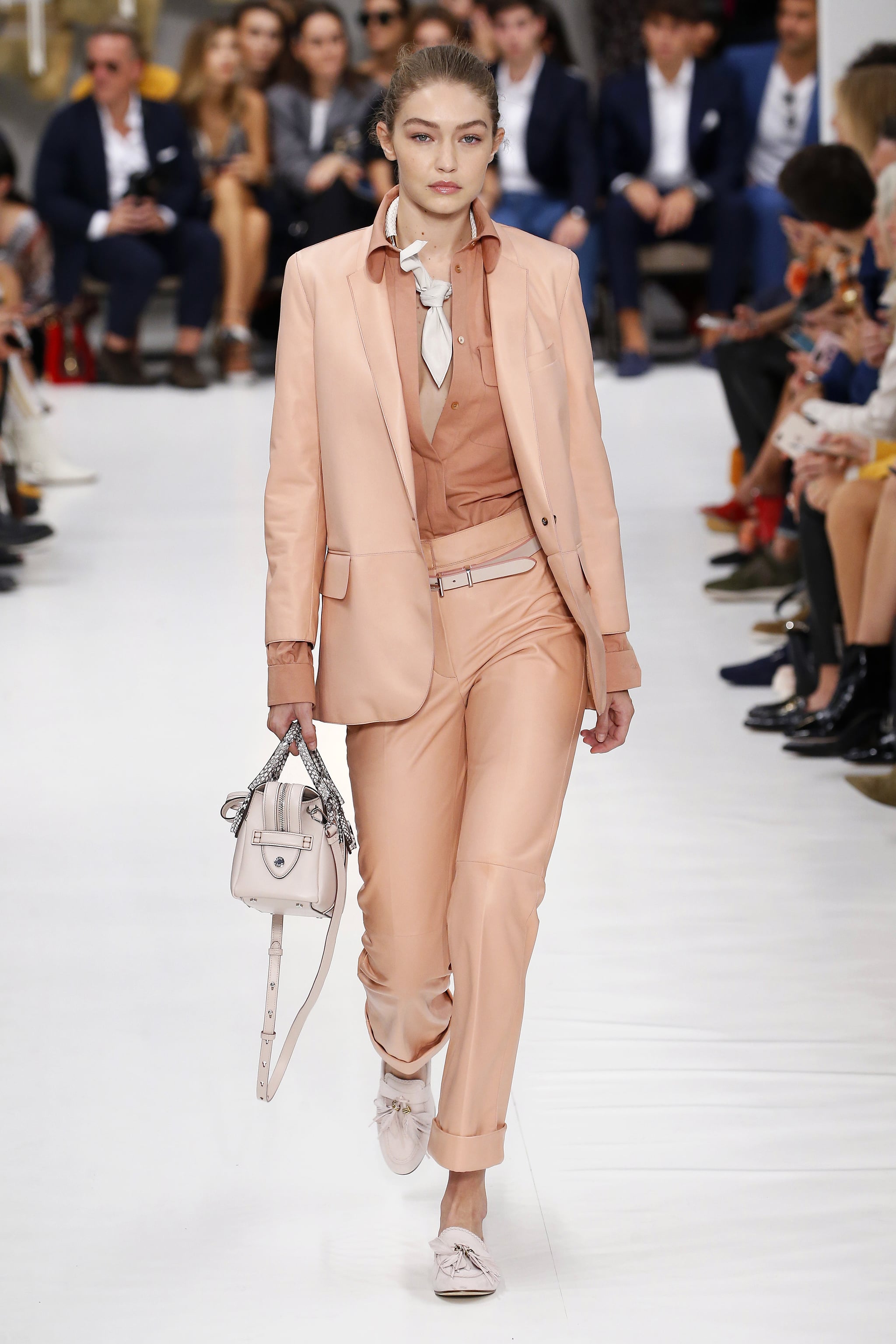 Gigi's Second Tod's Look Was a Salmon Colored Suit With White Accessories |  Gigi Hadid's Last Walk at Milan Fashion Week Was in the Coolest Pair of  Sweats | POPSUGAR Fashion Photo 58