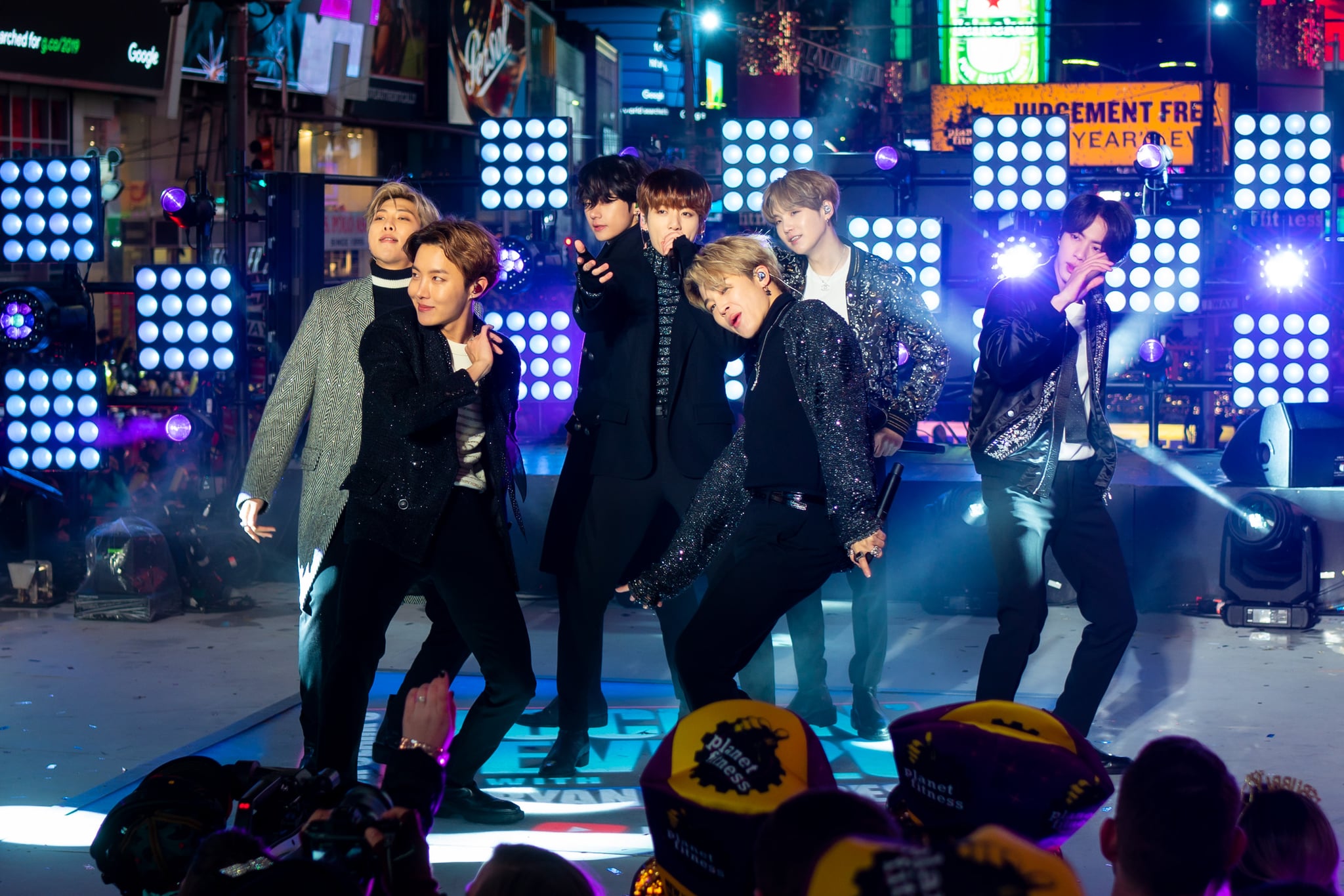 NEW YORK, NEW YORK - DECEMBER 31: BTS performs during the Times Square New Year's Eve 2020 Celebration on December 31, 2019 in New York City. (Photo by Michael Stewart/WireImage,)