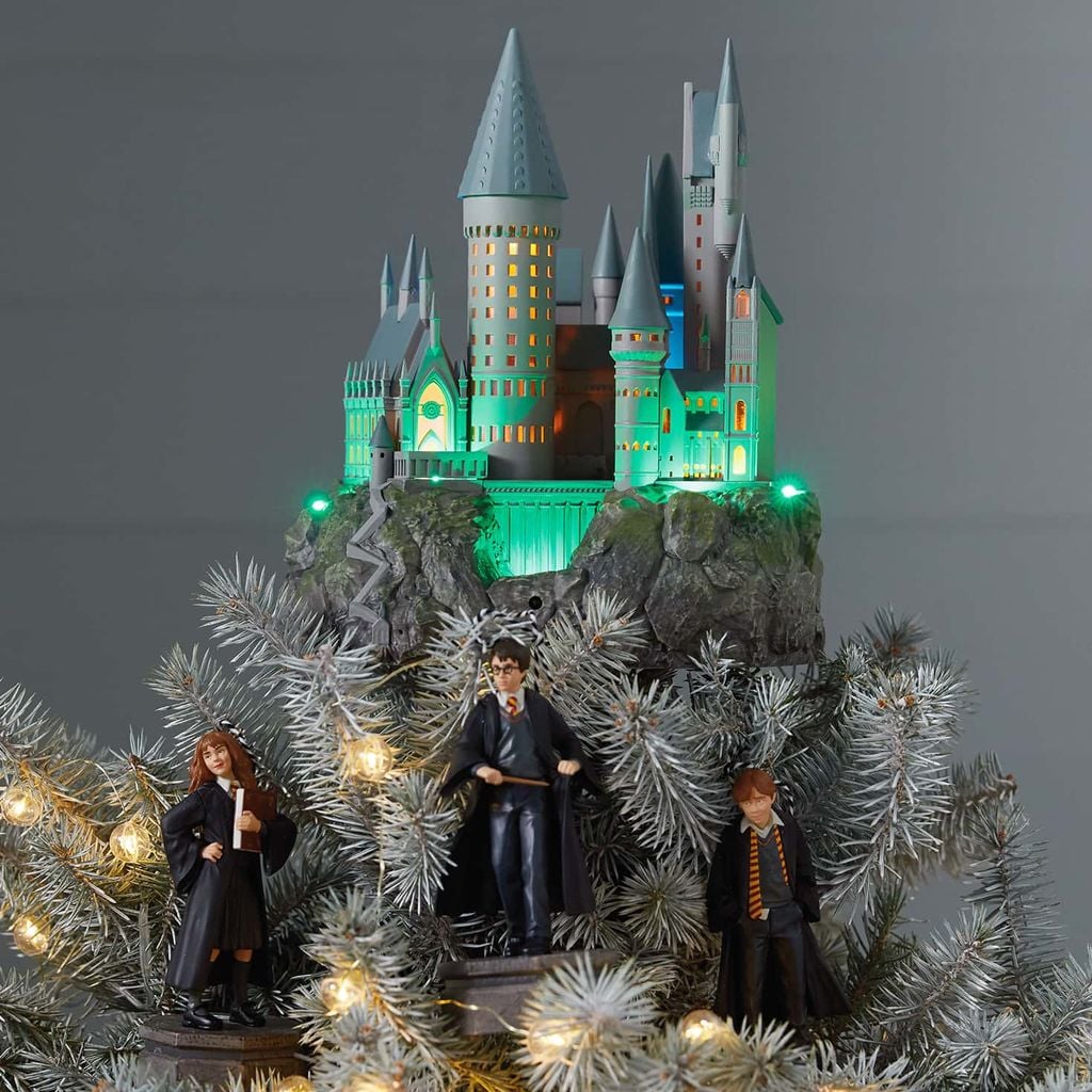 2013 Hogwarts Castle Harry Potter Hallmark Christmas Ornament