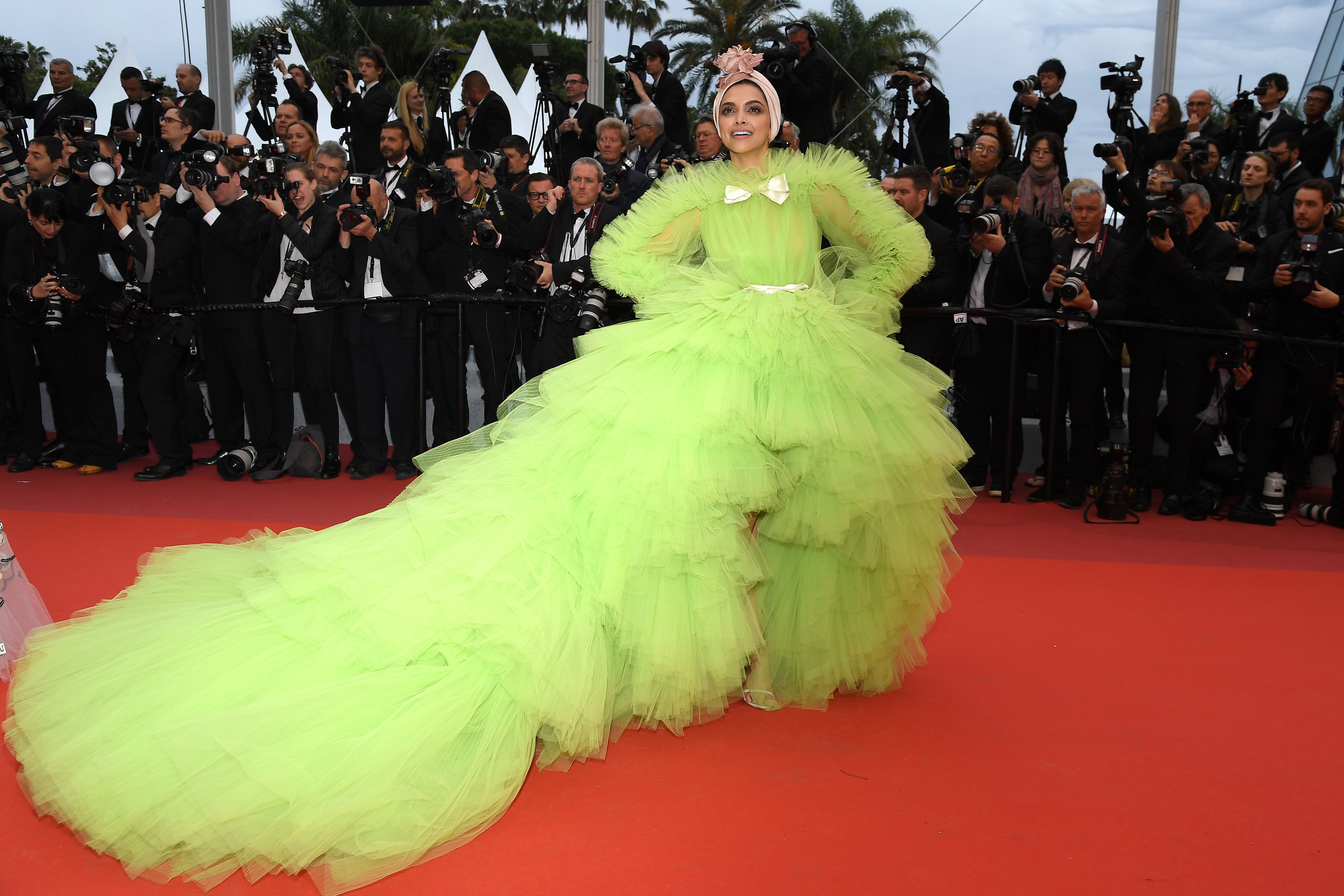deepika padukone green dress Bollywood actress Deepika padukone in green traditional dress