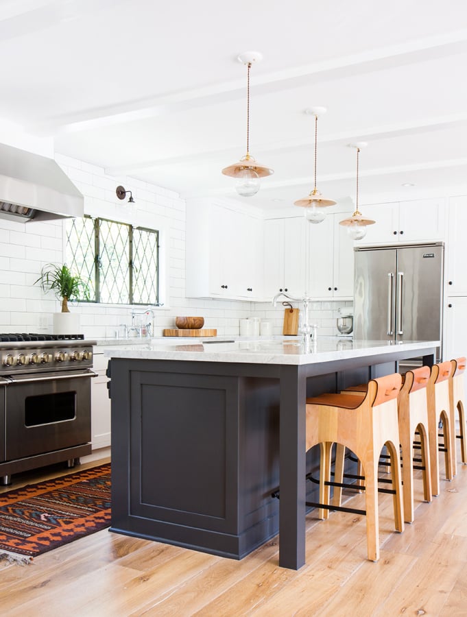 Chic Black Kitchens