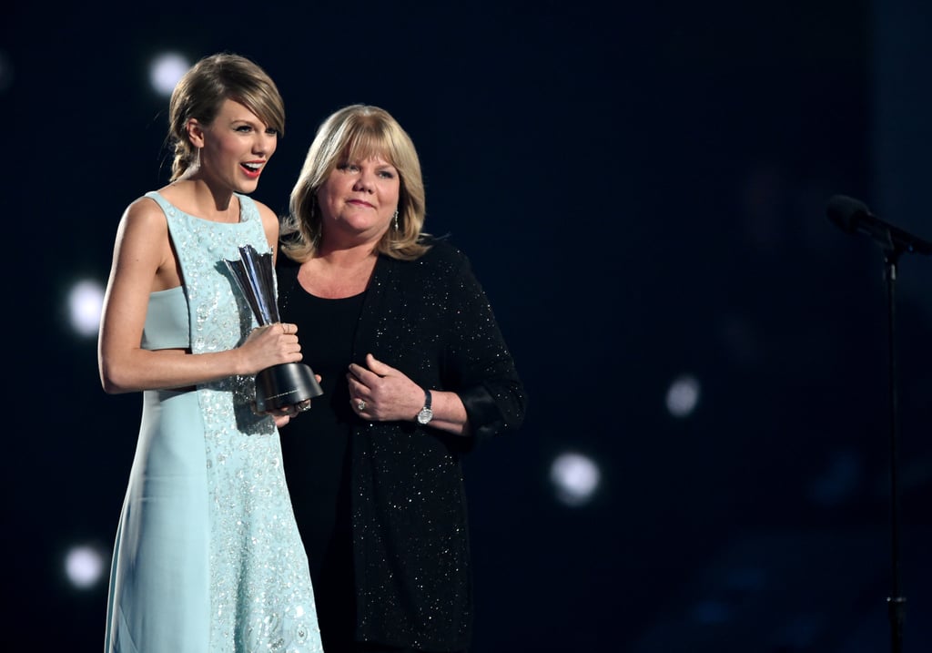 Taylor had her mom by her side as she accepted an award at the Academy Of Country Music Awards in April 2015.
