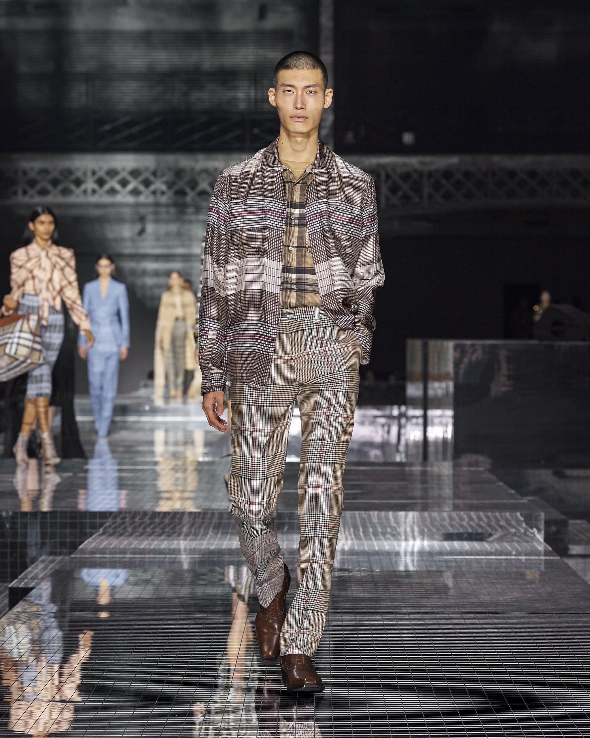 Burberry Fall/Winter 2020 | Burberry's Fall 2020 Collection Gives a Sexy  New Take on the Brand's Heritage Checks | POPSUGAR Fashion Photo 22