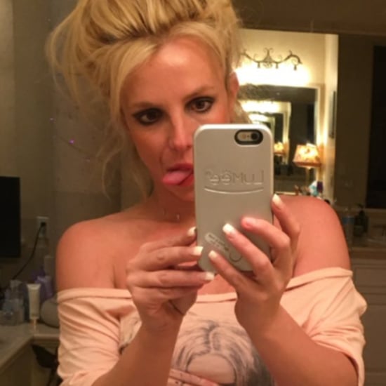 Britney Spears Showing Her Abs Selfie January 2017