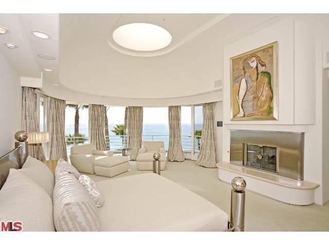 Mariah Carey's Malibu Airbnb 2015