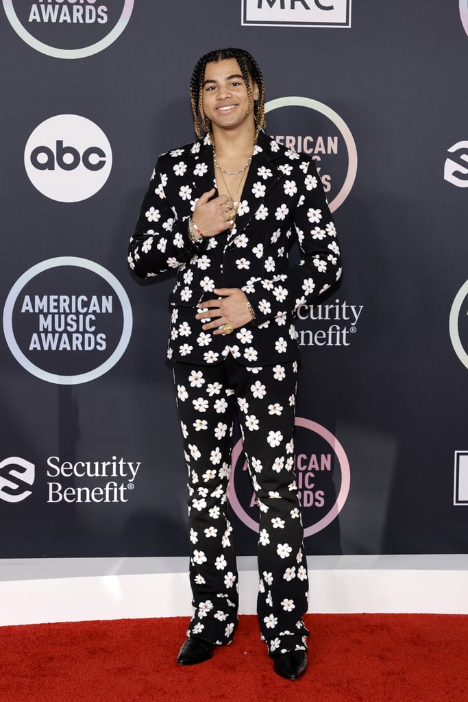 American Music Awards 2021: Fesyen Karpet Merah Terbaik