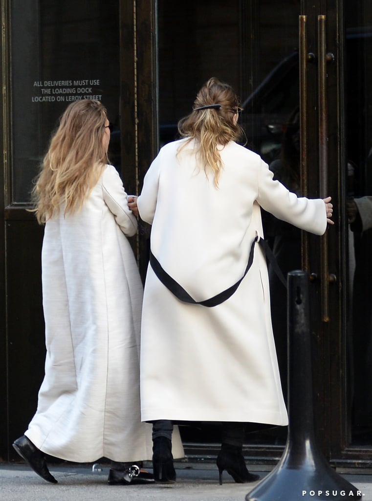 Mary-Kate and Ashley Olsen Smoking in NYC 2015 Pictures