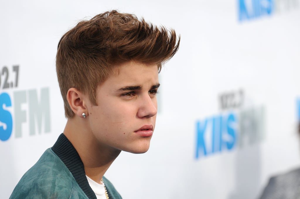 Justin Bieber Brown Hair Style With Face Closeup Wallpaper