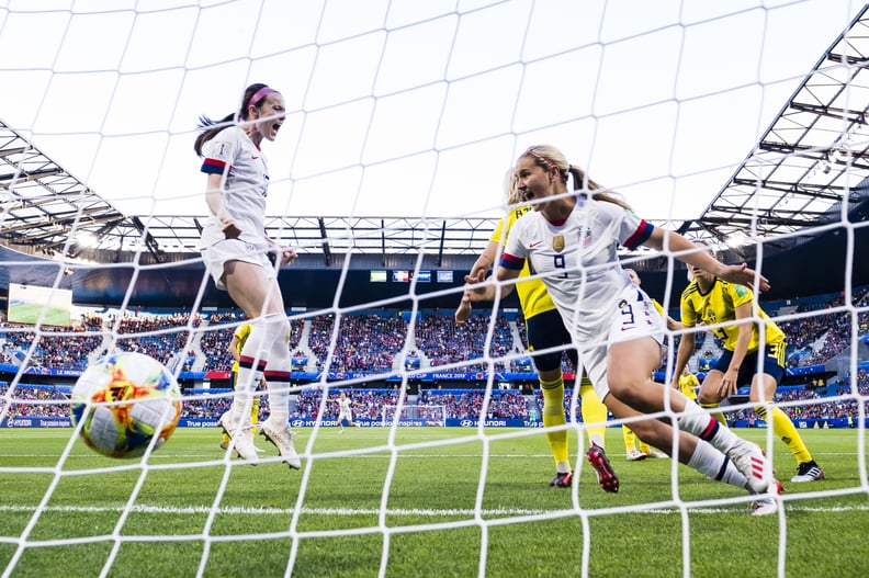 法国勒阿弗尔- 6月20日:美国林赛•霍兰(R)的进球庆祝美国在2019年女足世界杯法国F组之间的比赛在6月20日,瑞典和美国在法国勒阿弗尔2019。(图片由Marcio Machado / Getty