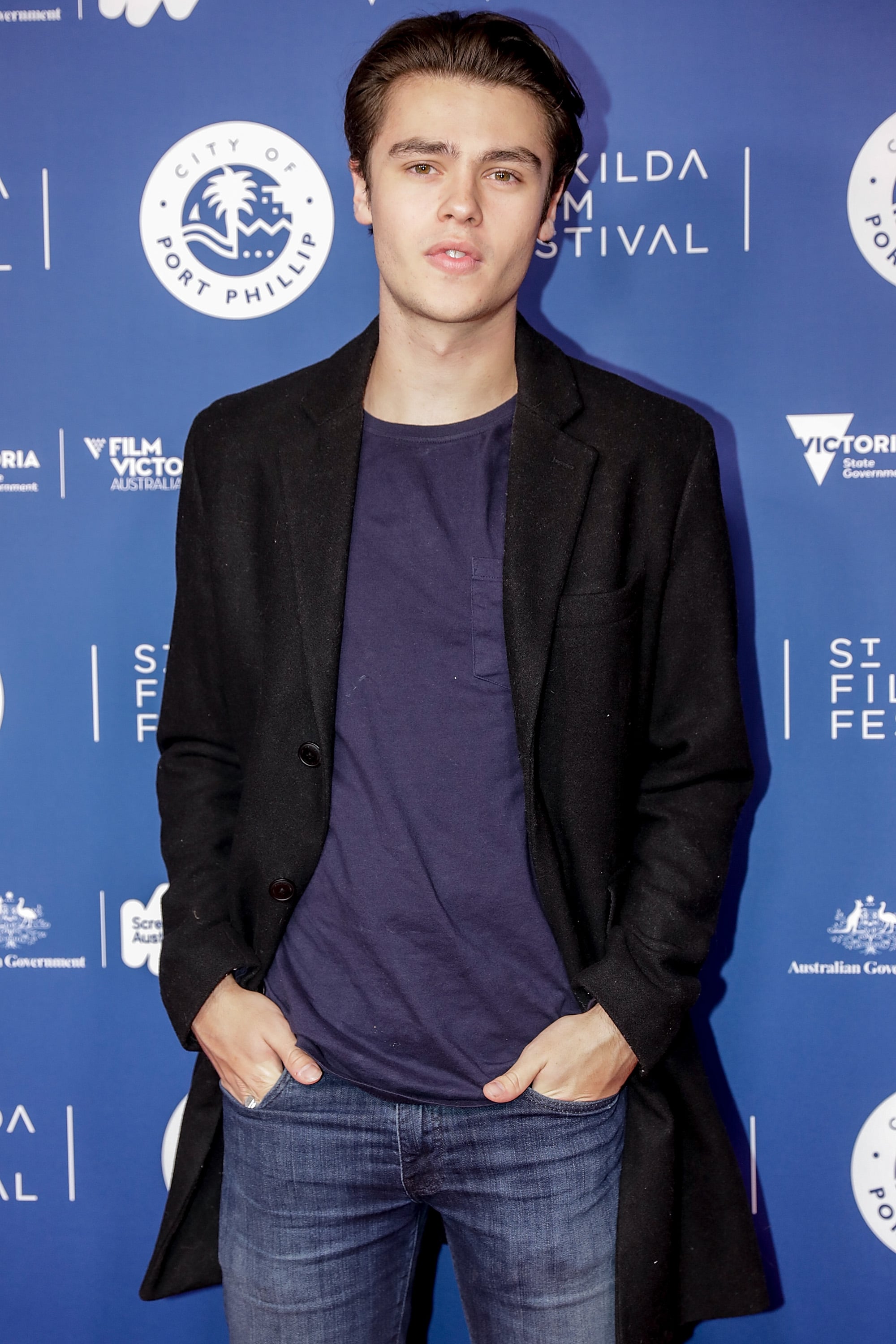 Meet Felix Mallard Aka Marcus From Ginny Georgia Popsugar Celebrity While ginny and georgia both find themselves caught between two men, max and marcus face painful situations of different sorts. meet felix mallard aka marcus from