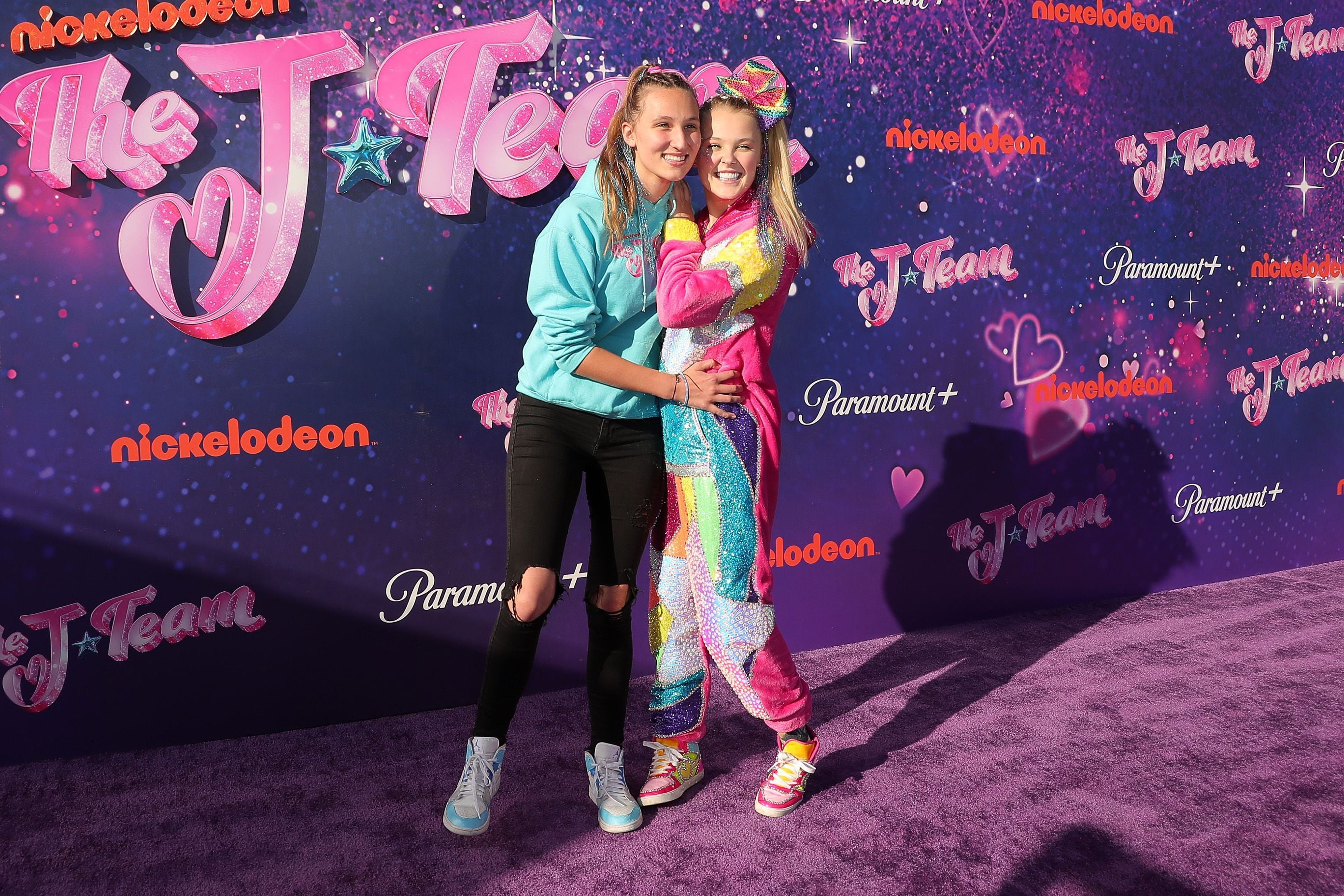 Jojo Siwa introduces fans to girlfriend Kylie after coming out