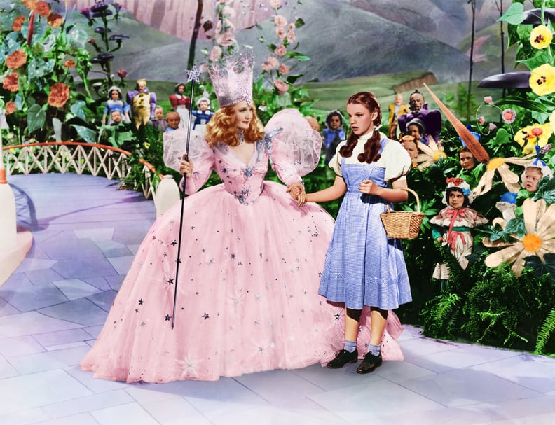THE WIZARD OF OZ, from left: Billie Burke as 'Glinda', Judy Garland as 'Dorothy', 1939