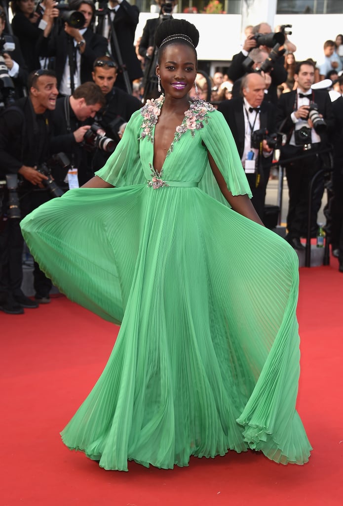 Lupita Nyong'o knew how to steal the spotlight in 2015, when she stepped out in a green Gucci gown: just give a little twirl!