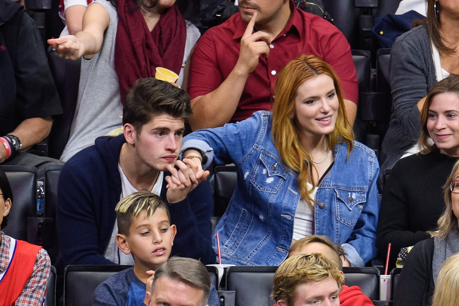 Bella Thorne and Gregg Sulkin Show PDA at Basketball Game | PS Latina