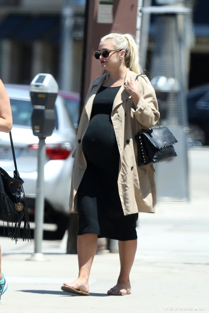 Pregnant Ashlee Simpson Kisses Evan Ross | Pictures