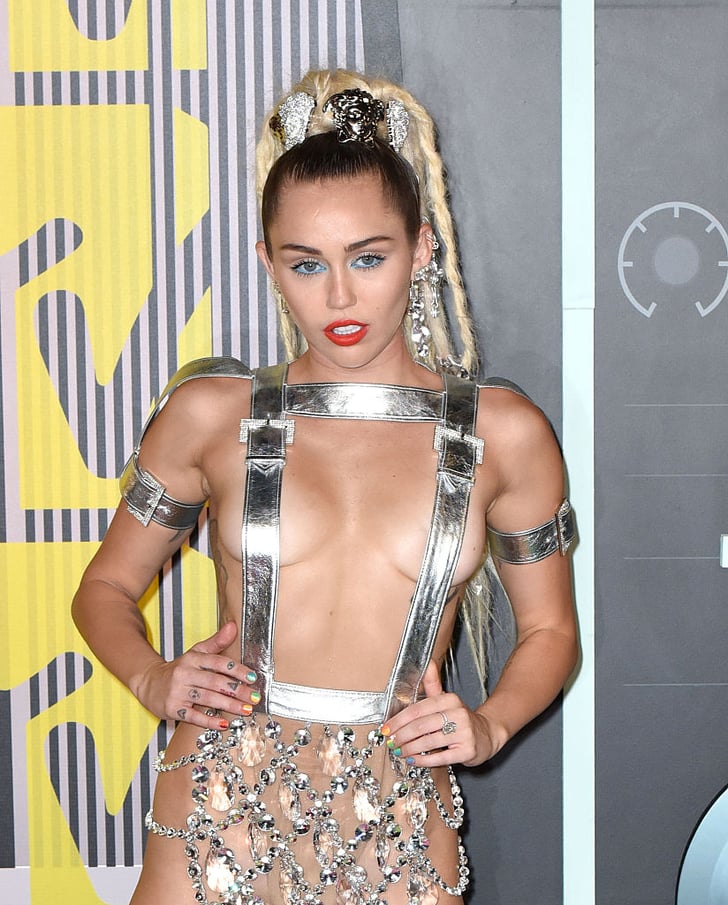 Miley Cyrus At The 2015 Vmas Miley Cyruss Best Vmas Beauty Moments Of All Time Popsugar