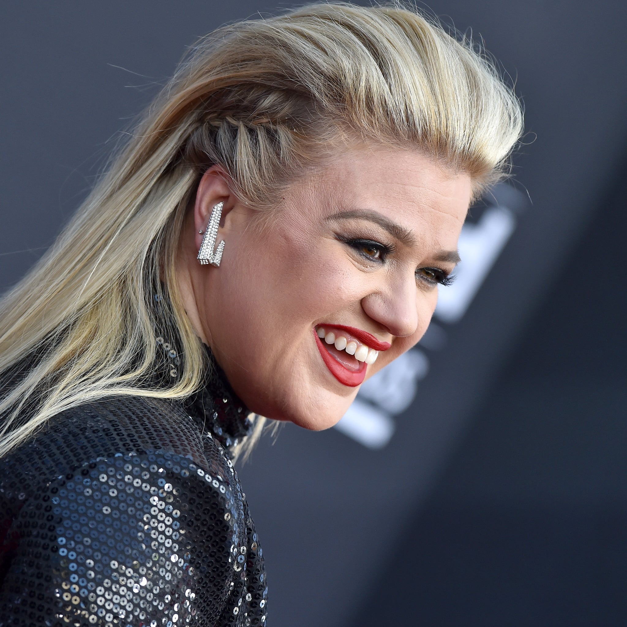 Kelly Clarkson S Nails At Billboard Music Awards 2019 Popsugar