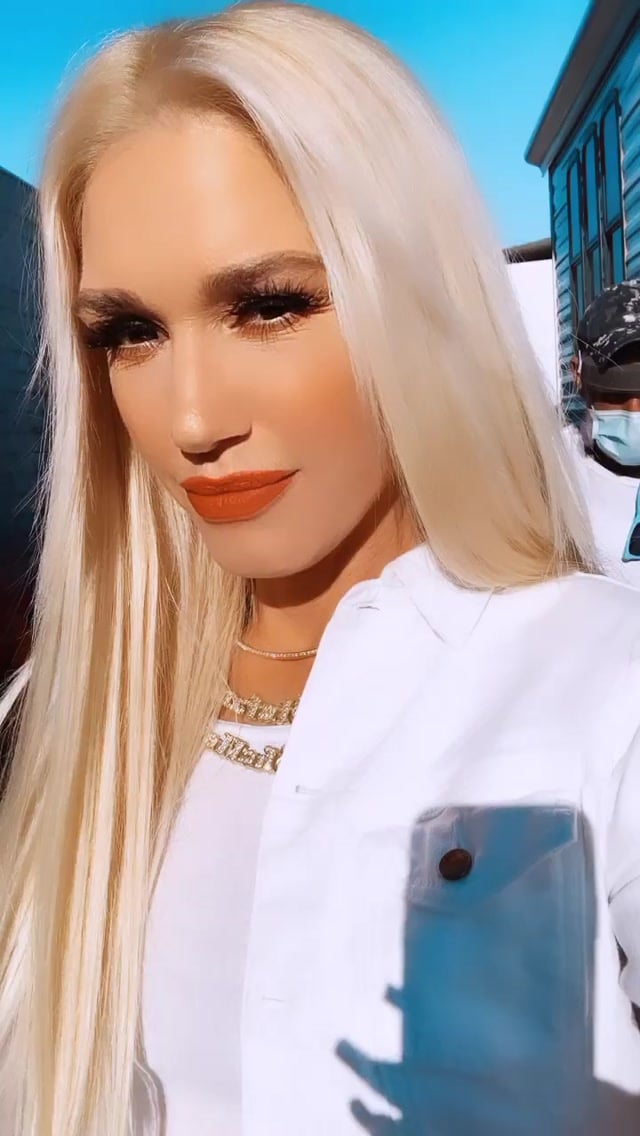 Gwen Stefani S Outfit For Her Acm Awards Performance 2020 Popsugar Fashion
