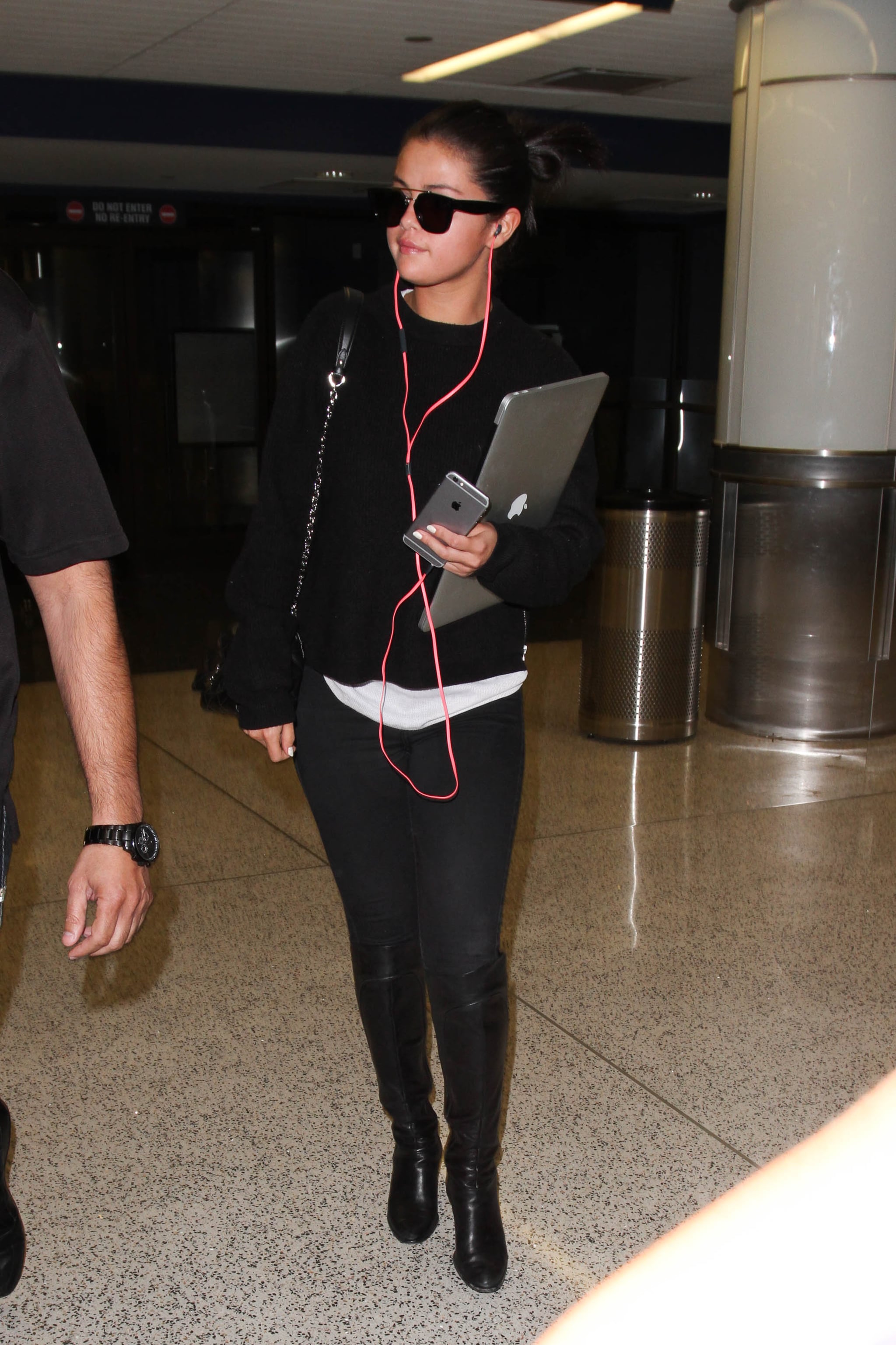 black jeans black sweater