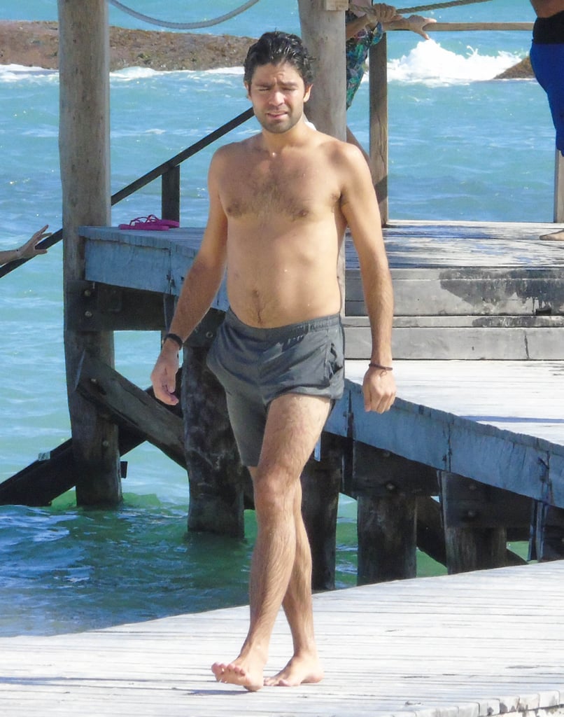 Adrian Grenier Working Out on the Beach | Photos