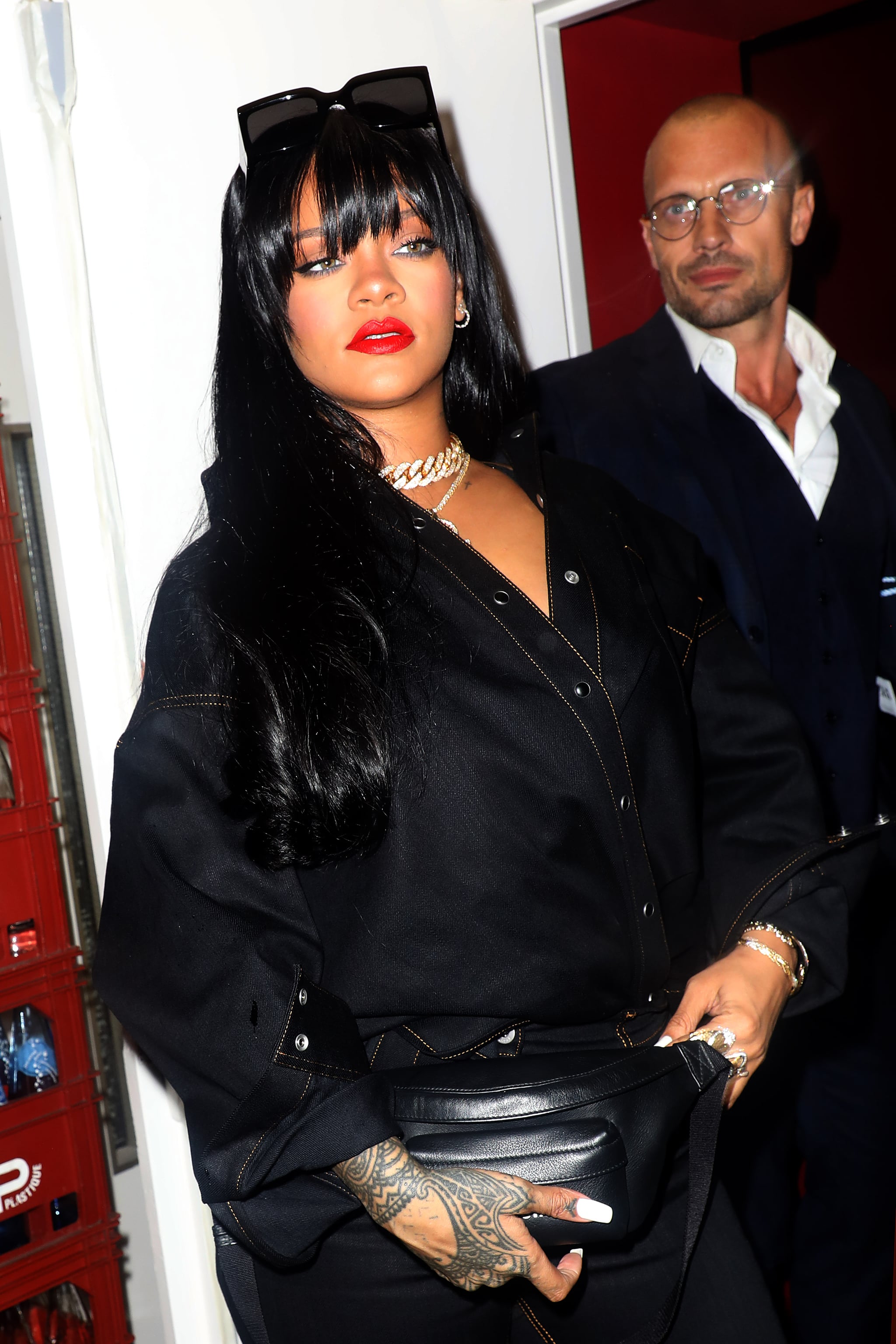 Rihanna S Bangs Haircut At Paris Fashion Week Popsugar Beauty