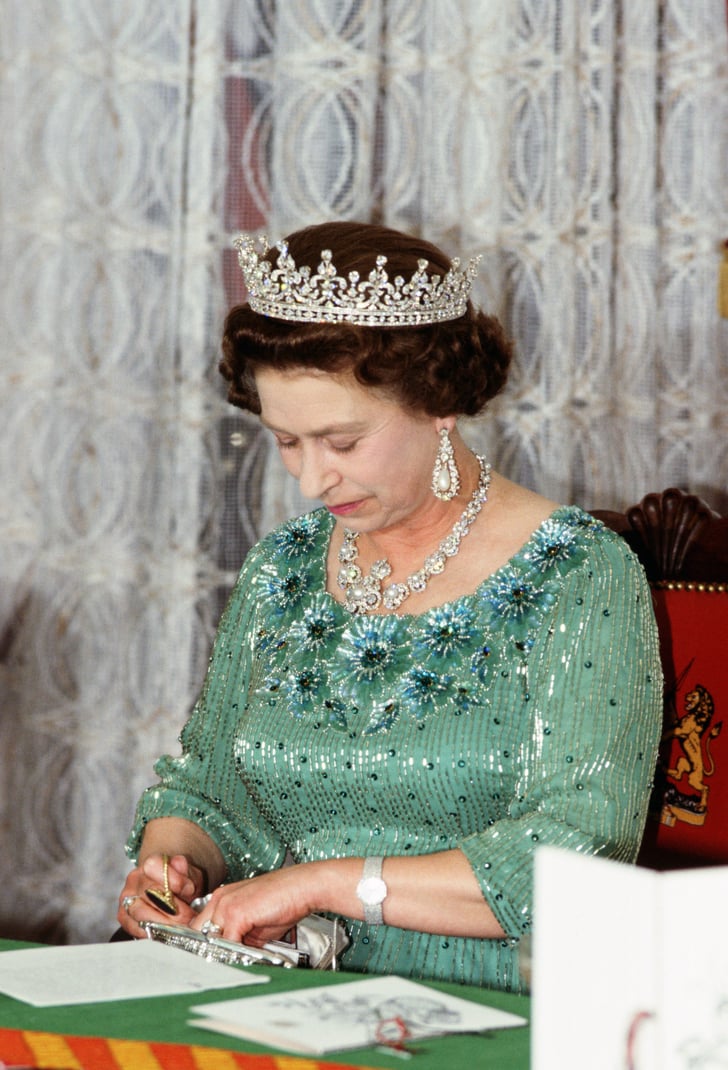A Purse Hook What Does Queen Elizabeth II Carry in Her Purse