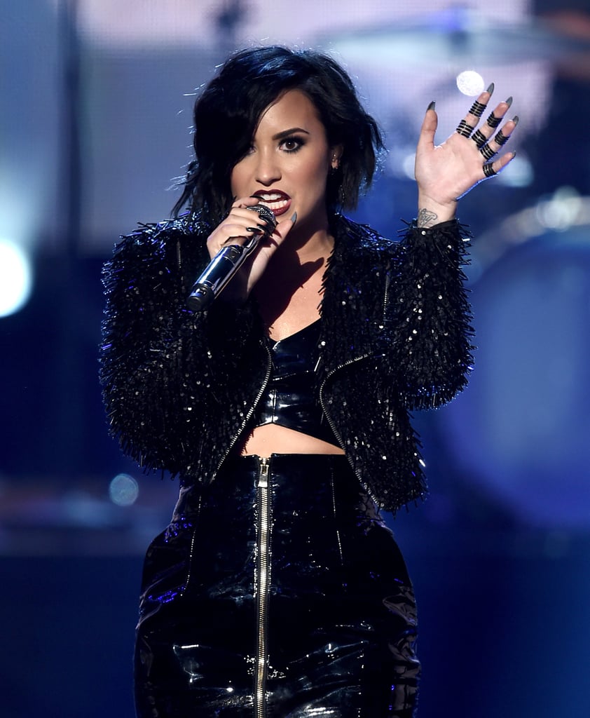 Demi Lovato Performing at the 2015 AMAs Pictures