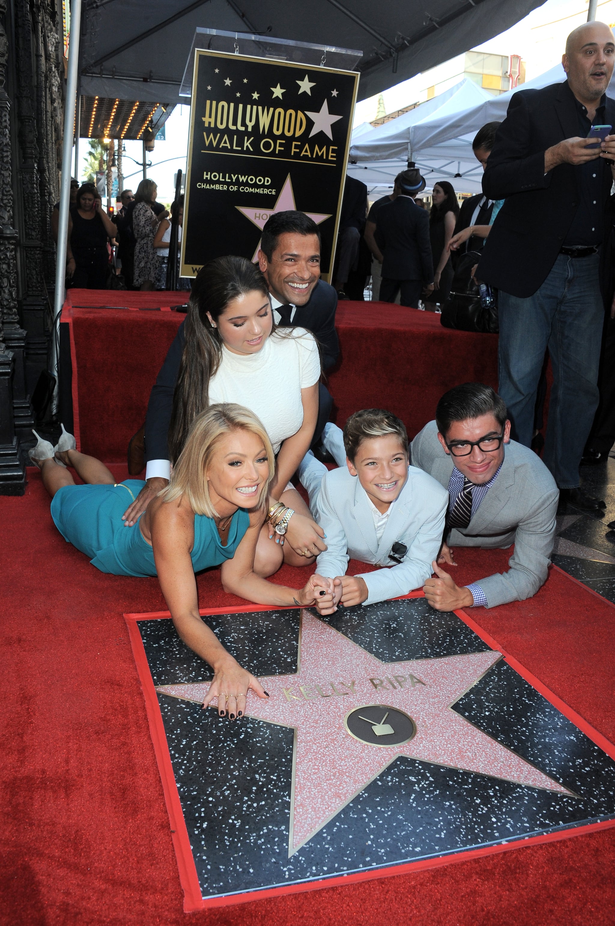 Celebrity Entertainment 33 Photos Of Kelly Ripa And Mark Consuelos S Family That Will Replace Your Morning Coffee Popsugar Celebrity Photo 31