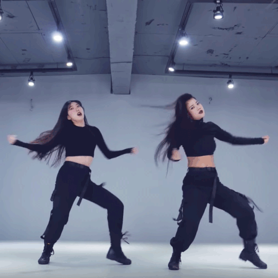 3-Minute "Don't Start Now" Dua Lipa Cardio Dance Workout