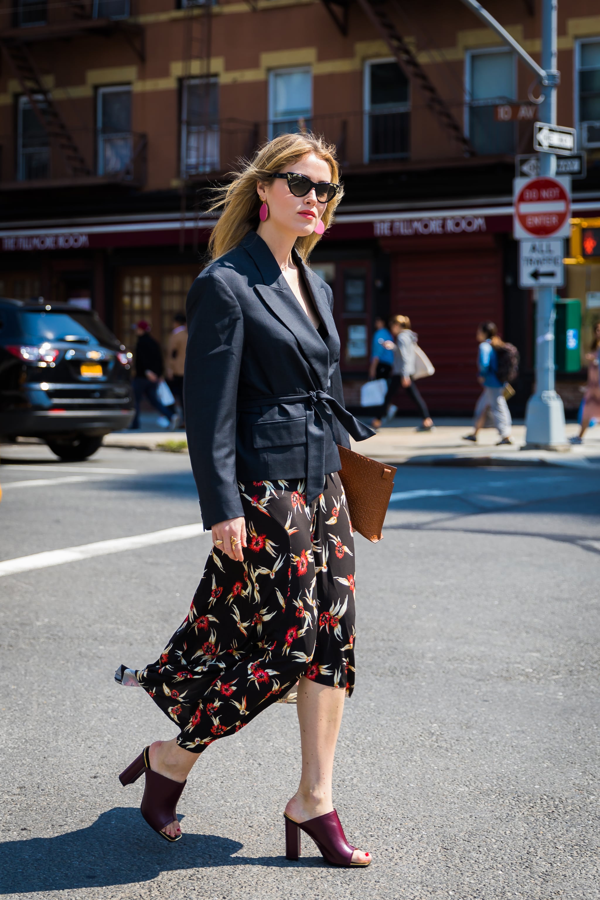 Pull the Styling Trick at Work When You Finish With a Structured Blazer and Mules